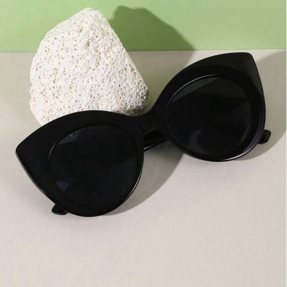 NEW! Classic Faux Pearl Oversized Hollywood Glam Black Eye Sunglasses
